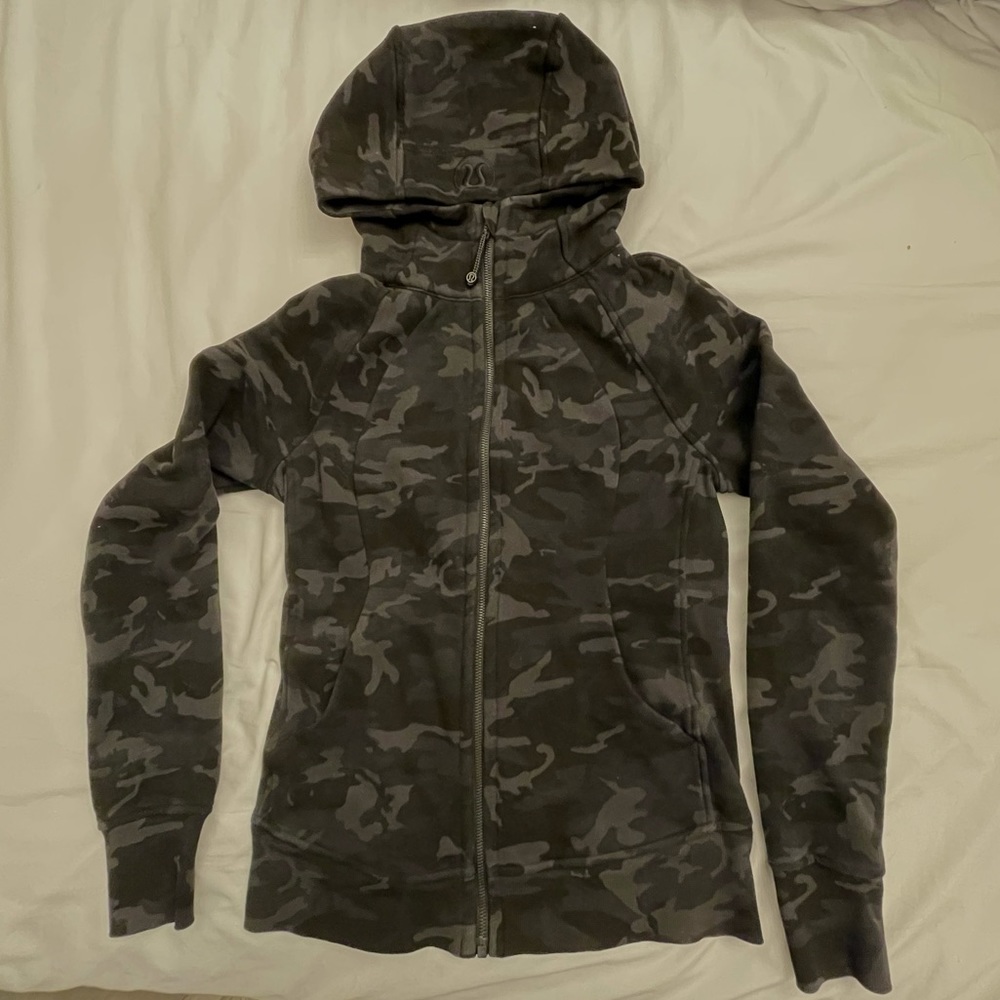 REDUCED: Lululemon Scuba Hoodie, Light Cotton Fleece, Camo, Size 6, EUC